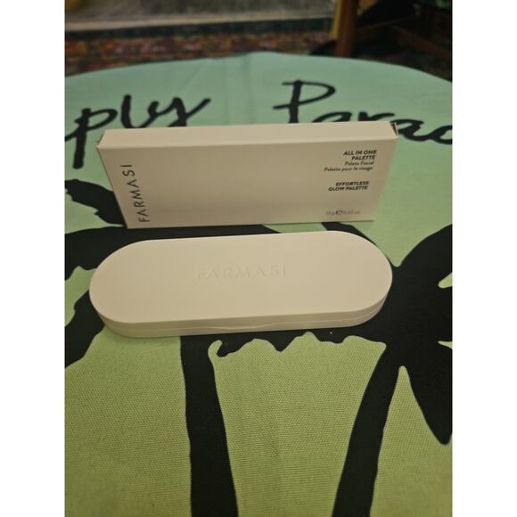 Farmasi All In One Palette Effortless Glow Palette 0.45 oz. New In Box Shimmer - Picture 4 of 5